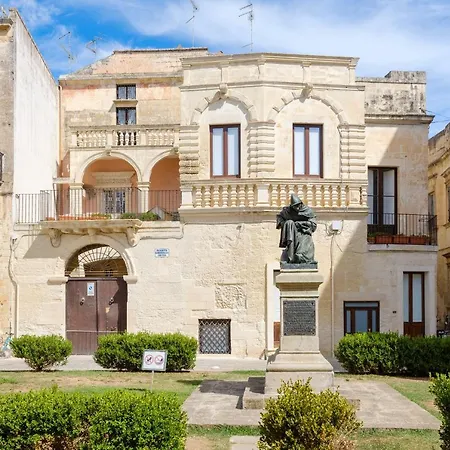 Black And White House Lecce